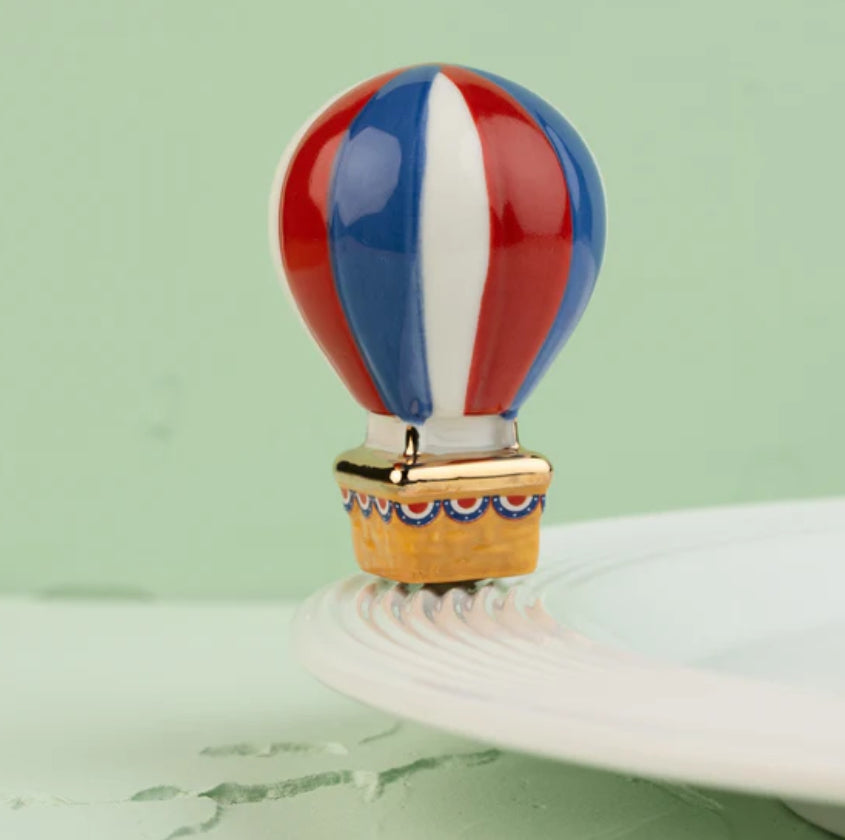 Red, White, and Balloon (hot air balloon) A452