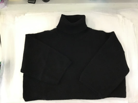 Cashmere Elbow Sleeve Turtleneck in Blackby Pure Amici