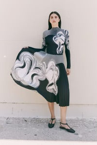 Diana Arabesque Pleated Skirt in Black and White