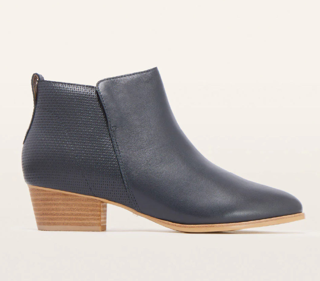 Charleston in Dark Navy by Frankie4